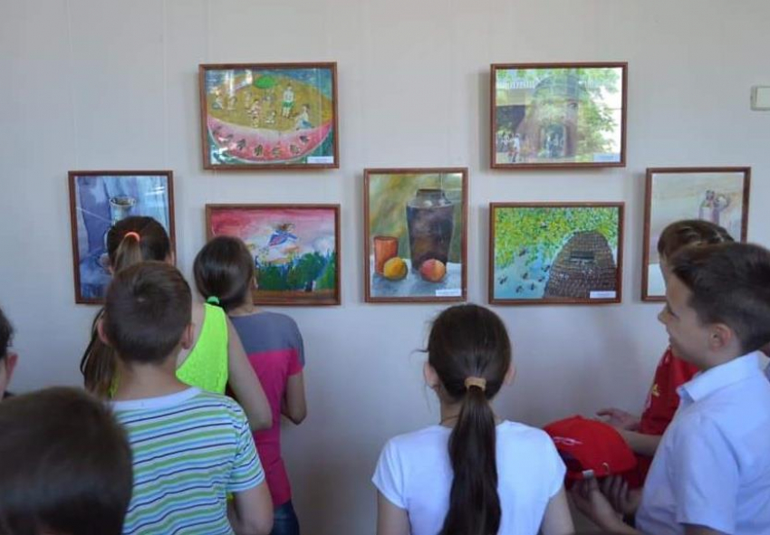 Выставка юной художницы из Морозовска прошла в столице ДНР