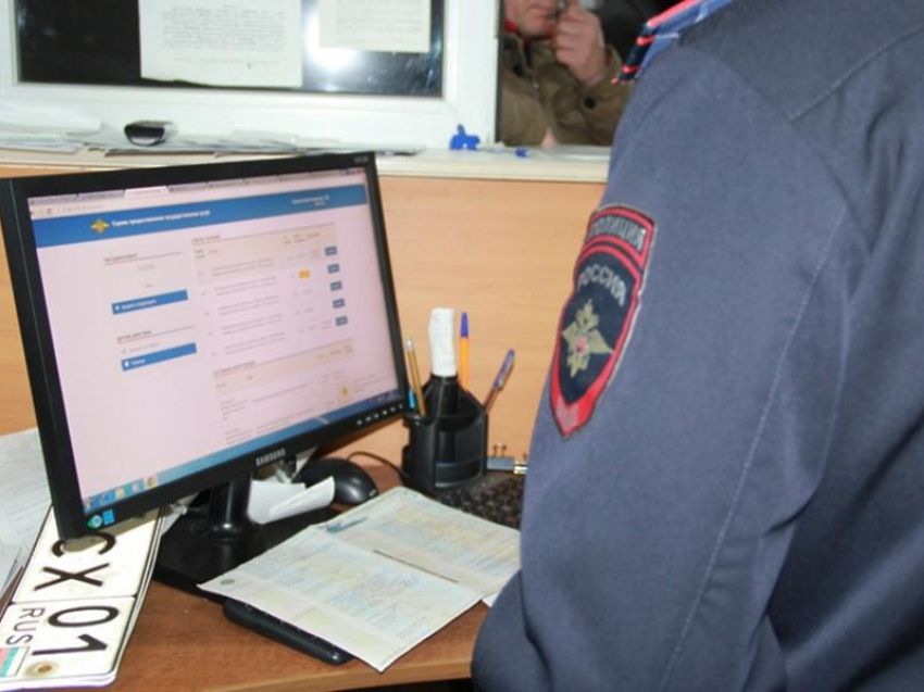 О сбоях в работе регистрационно-экзаменационных отделов сообщили в ГИБДД Морозовска