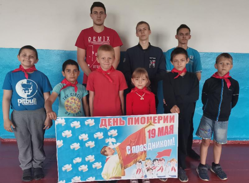 День пионерии: детям в Сибирьчанском сельском клубе рассказали о самой массовой в прошлом организации