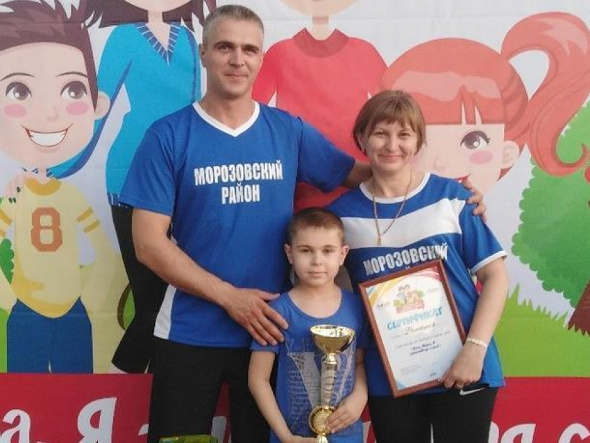 "Папа, мама, я - спортивная семья": семья из Морозовска стала призером областного конкурса 