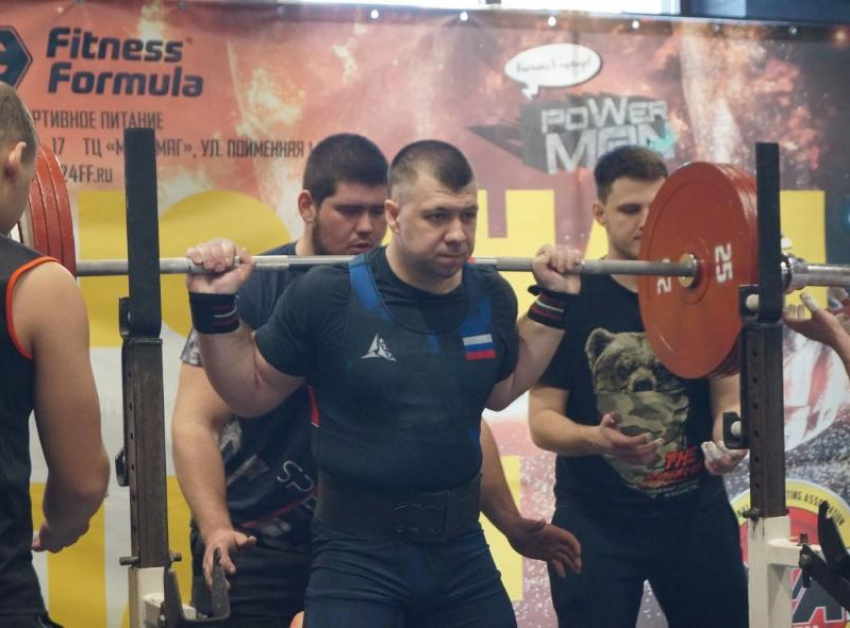 Силач из Морозовска выступил на Национальном Кубке по пауэрлифтингу и силовым видам спорта «Абсолютная сила III» и завоевал 1 место 