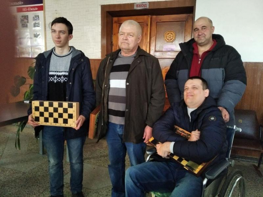 Морозовчанин Александр Воробьев стал победителем областного шахматного турнира в Мартыновском районе