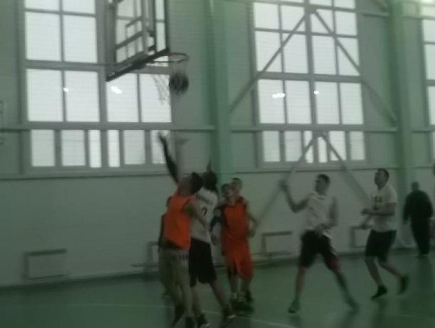 Соревнования по баскетболу в Морозовске окончились безоговорочной победой команды СКА