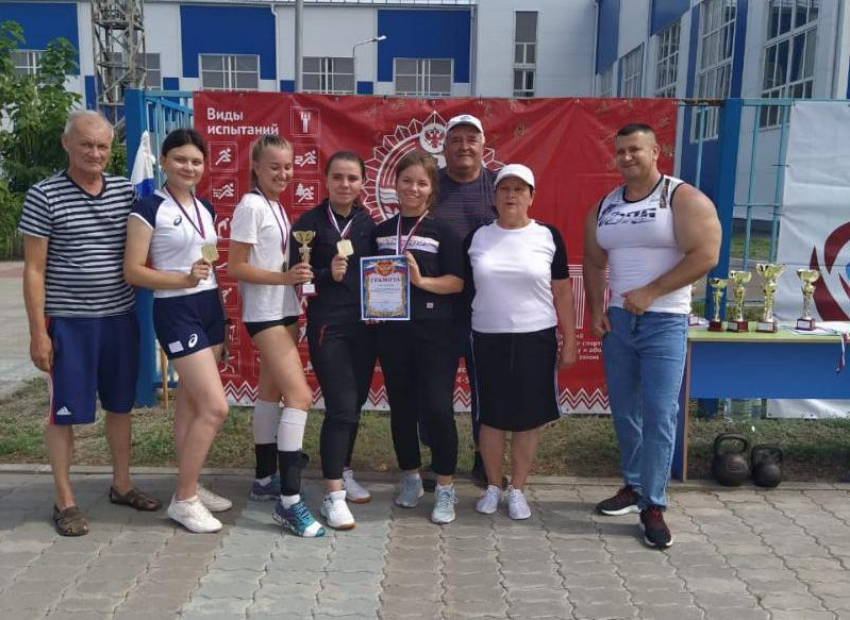 Любителей спорта Морозовского района торжественно поздравили с Днем физкультурника