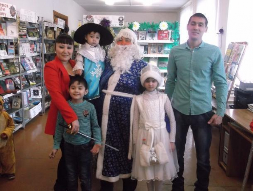 Сказочные и волшебные новогодние мероприятия прошли в хуторе Старопетровском Морозовского района
