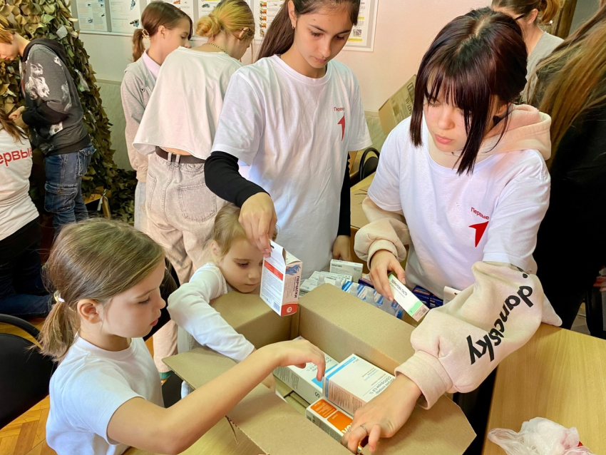 Добрые дела в подарок президенту на День рождения сделали участники «Движения Первых» в Морозовске