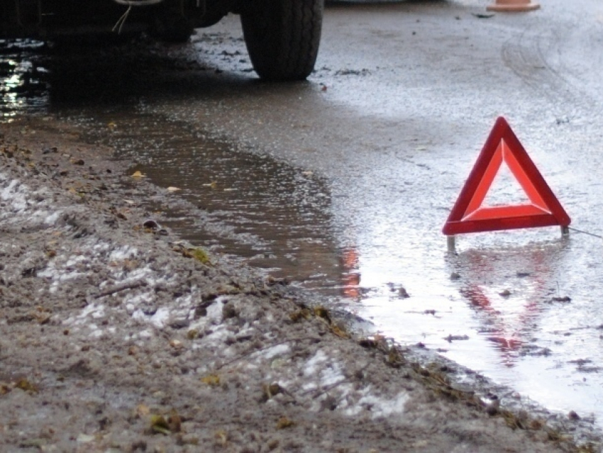 Снова смерть на дороге: в Морозовске сбили 52-летнюю женщину