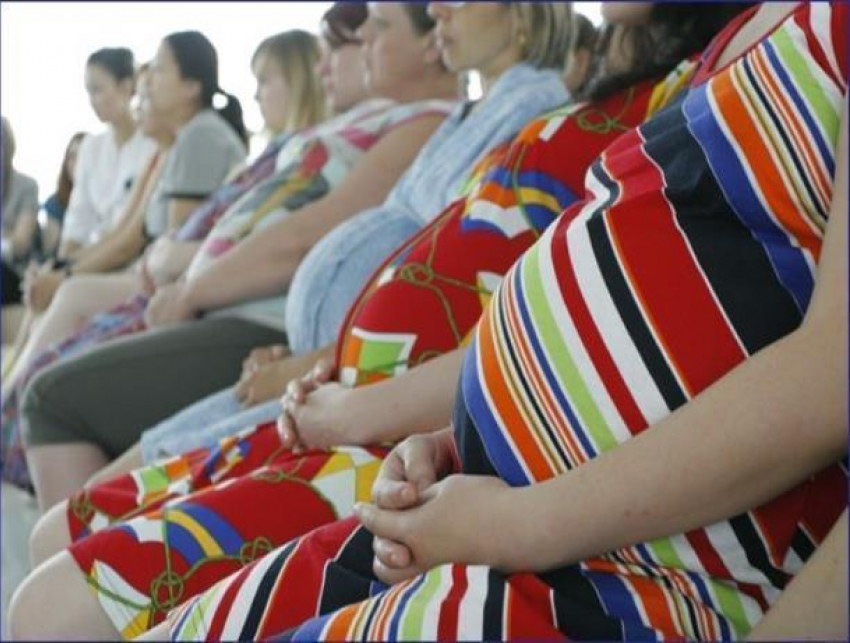 Вопрос-ответ: Неужели в Морозовске нет еще одного врача, чтобы прием беременных происходил быстрее? 