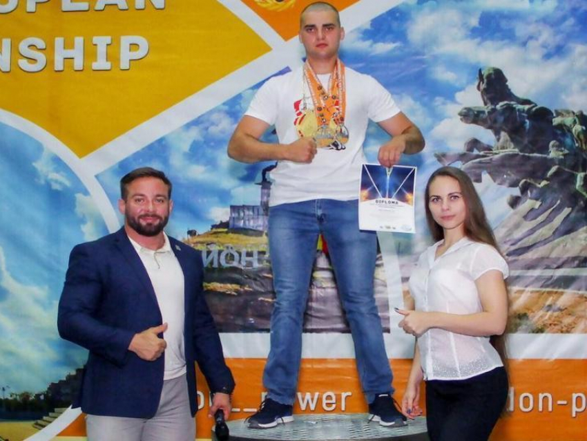 Атлет из Морозовска стал победителем Чемпионата Восточной Европы по пауэрлифтингу в Ростове-на-Дону