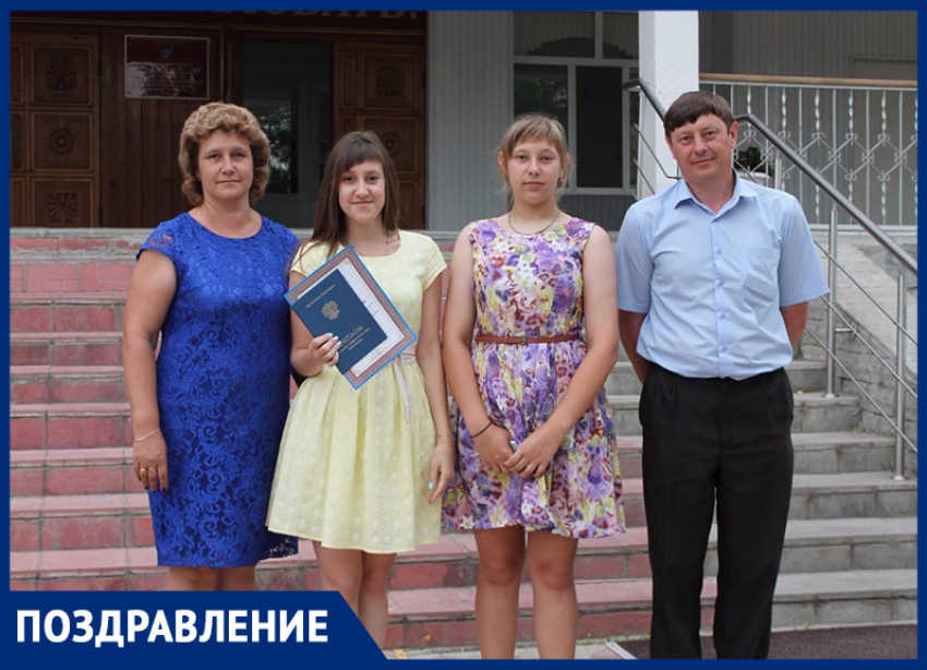 Викторию и Александра Ермаковых с с 25-летием супружеской жизни поздравили родные