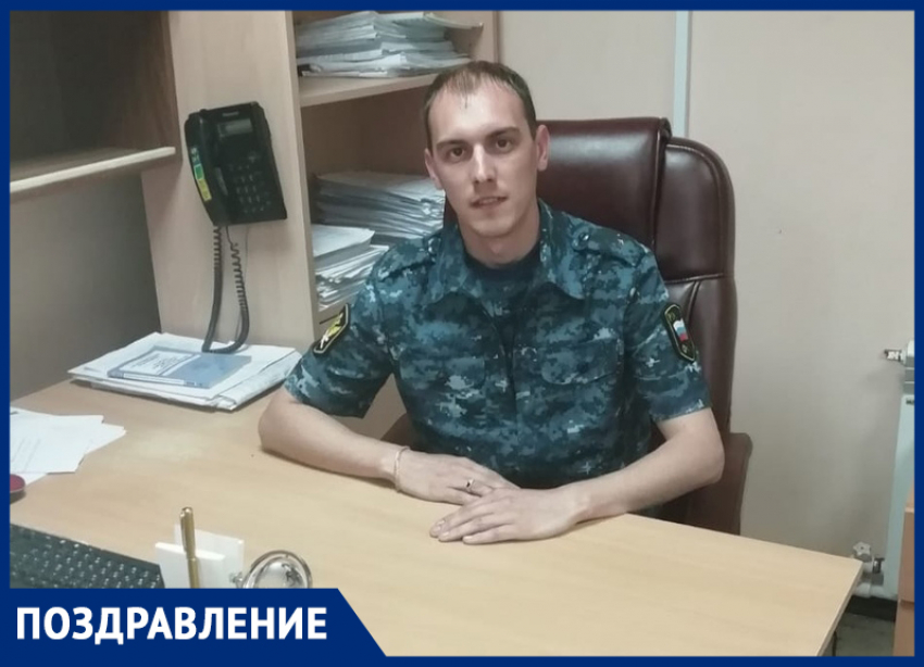 Дмитрия Миндрина с Днём судебного пристава поздравила вторая половинка