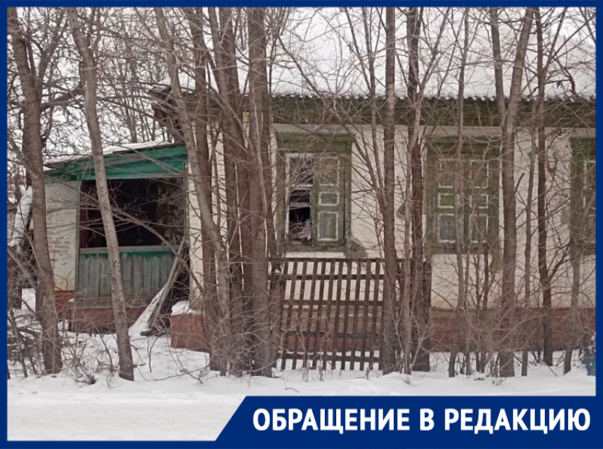«На мою дочь выбежал мужчина»: жители Морозовска бьют тревогу из-за опасных домов на Руднева 