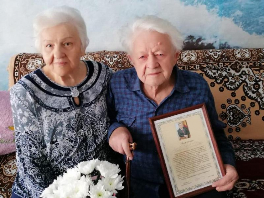 63 года вместе: «ртутную» свадьбу отметили супруги Еременко из Морозовска 