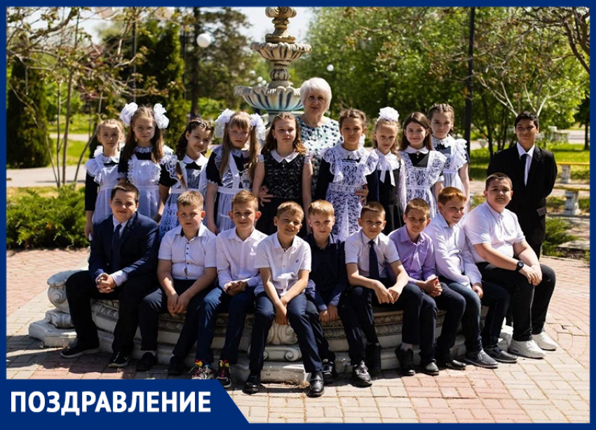 Светлану Николаевну Жукову поздравили с окончанием учебного года и от души поблагодарили родители 4 «а» класса