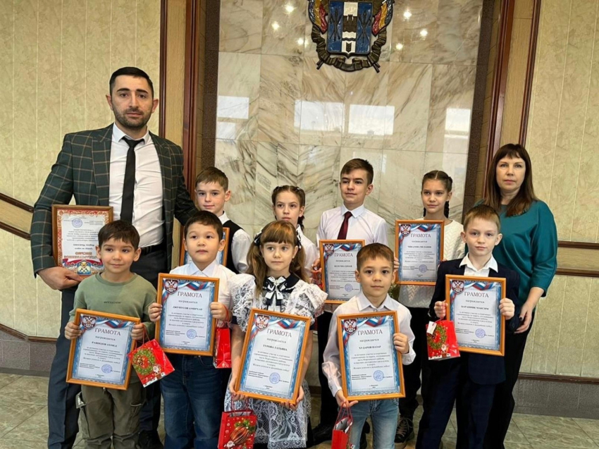 Юных каратистов наградили в администрации  Морозовского района 