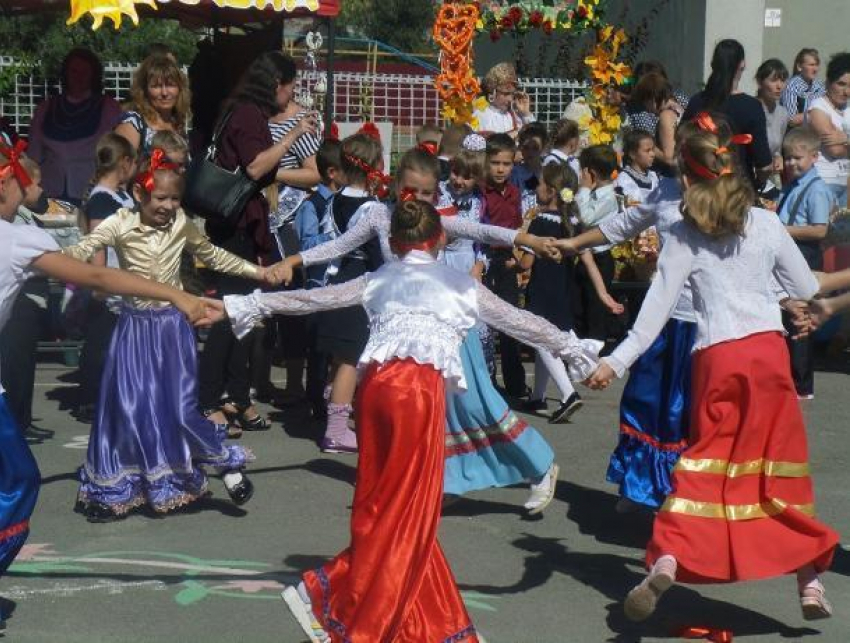 Весело и шумно прошла традиционная осенняя ярмарка в лучшей казачьей школе России