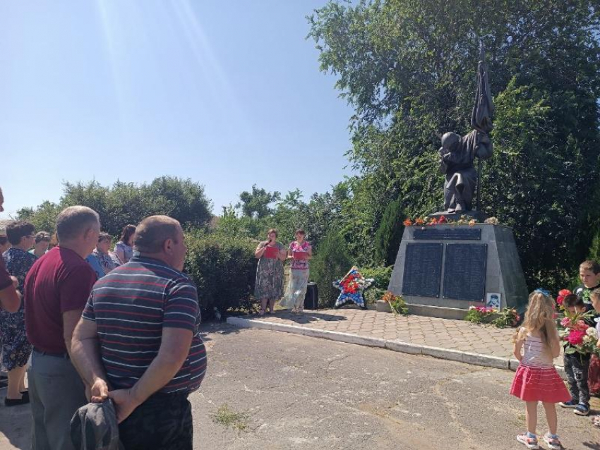Жители станицы Вольно-Донской почтили память погибших в годы Великой Отечественной войны минутой молчания