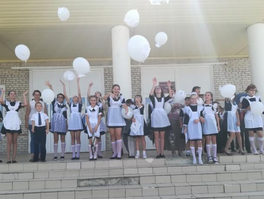 Белые шары с бумажными ангелами выпустили в небо жители Вознесенского сельского поселения