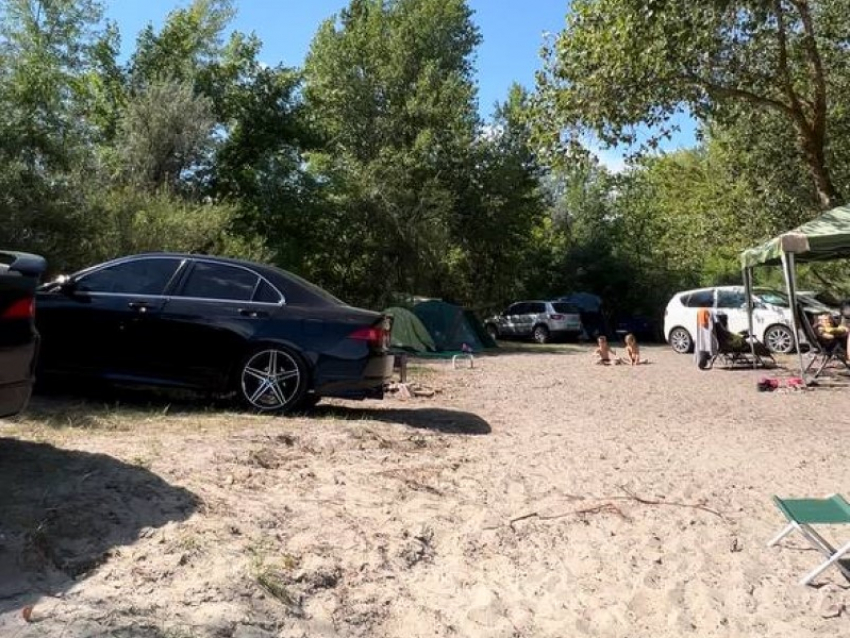 Подъехать на машине к водоемам теперь запрещено в Морозовском районе