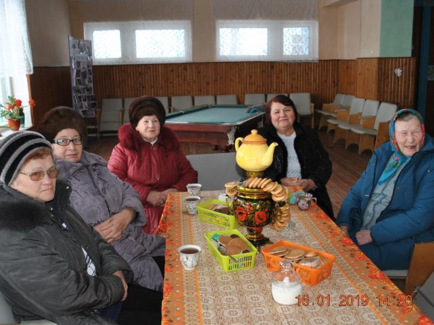 Душевные посиделки в хуторе Вишневка прошли за чашечкой ароматного чая и шуточными частушками