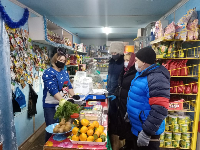 Ежедневно в Морозовском районе на соблюдение масочного режима проверяют 35-40 объектов