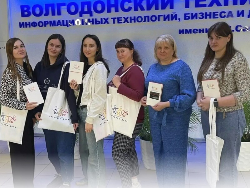 «Учиться, чтобы защищать»: делегация Морозовского района прошла интенсив по работе с молодёжью