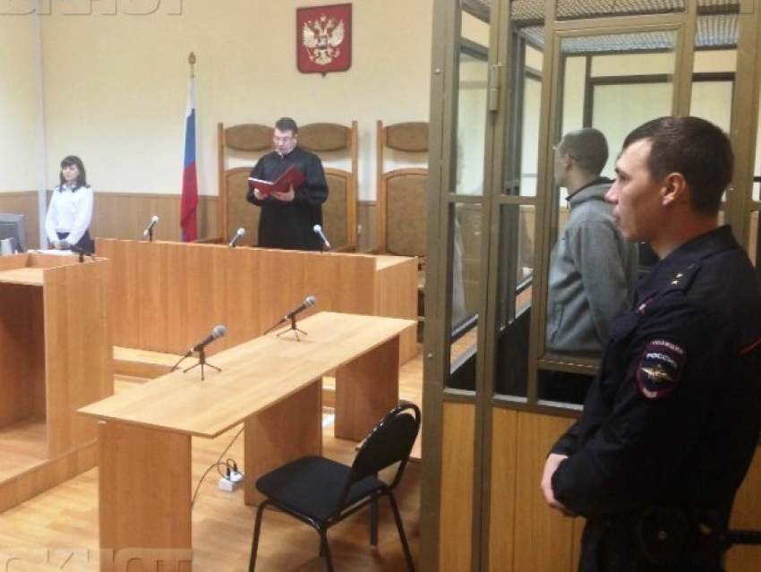 Жестоко избившего продавщицу в Морозовске военнослужащего осудили на 9 лет колонии 