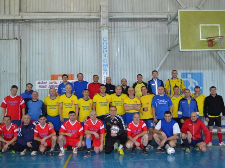 Первое место на обласном турнире по мини-футболу в Морозовске завоевали гости из Тацинского района