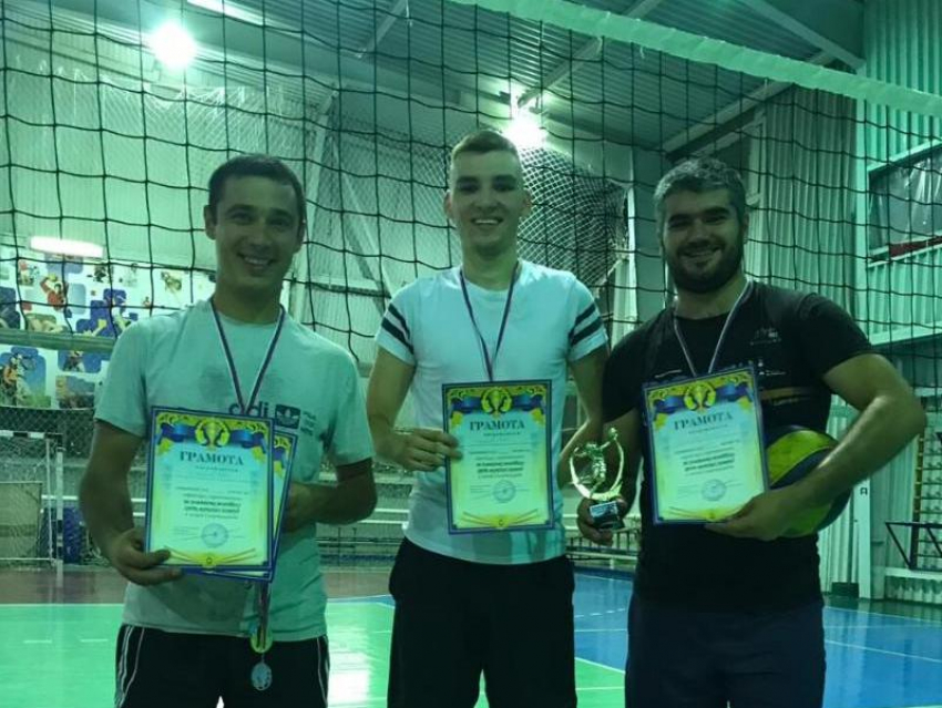 Команда «Юность» оказалась лучшей на городских соревнованиях по пляжному волейболу в Морозовске