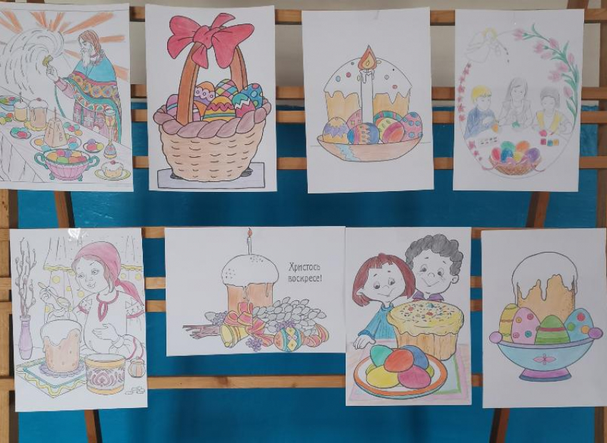 Теманическую выставку рисунков к празднику Пасхи организовали в сельском клубе хутора Сибирьки