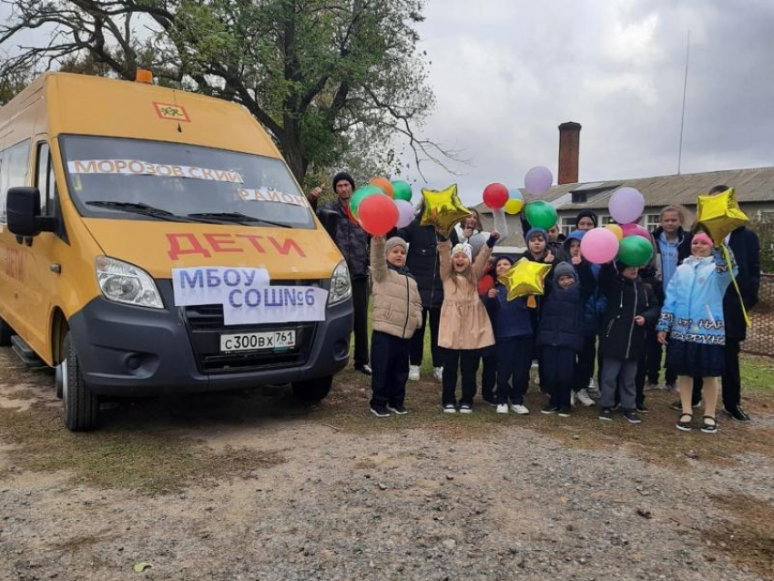 Новые школьные автобусы появились в двух школах Морозовского района