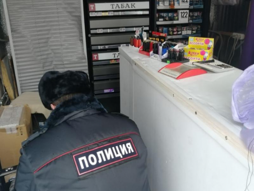 Продажу опасных смесей «снюс» без документов выявили полицейские в Морозовске