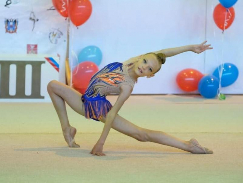 Гимнастка из Морозовска Ксения Беляева завоевала первое место на юнармейском конкурсе «Минута славы"