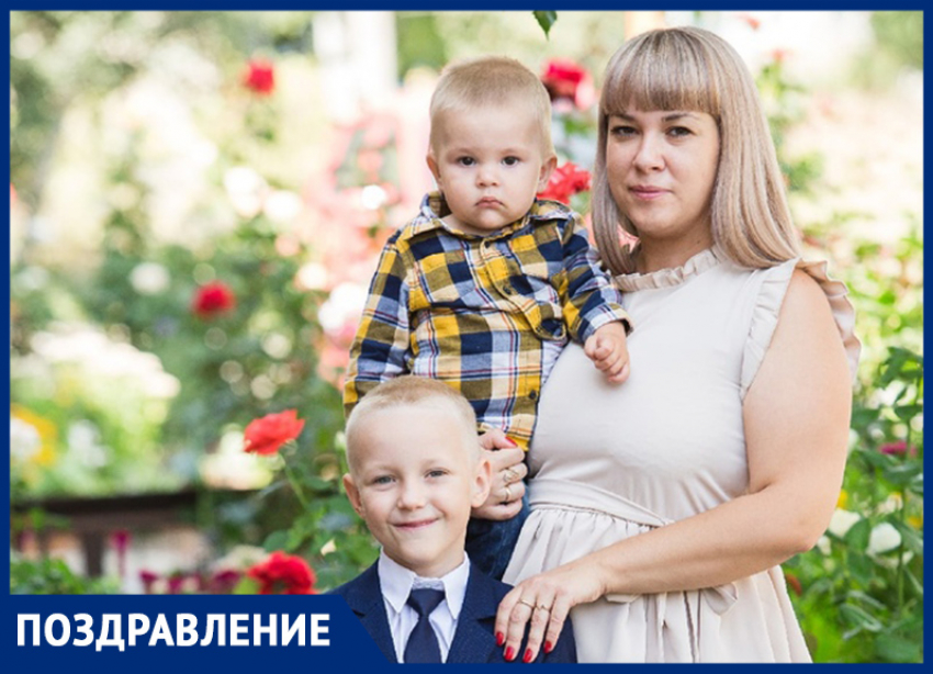 Елену Бирюкову поздравили с Днем рождения сестра и родители