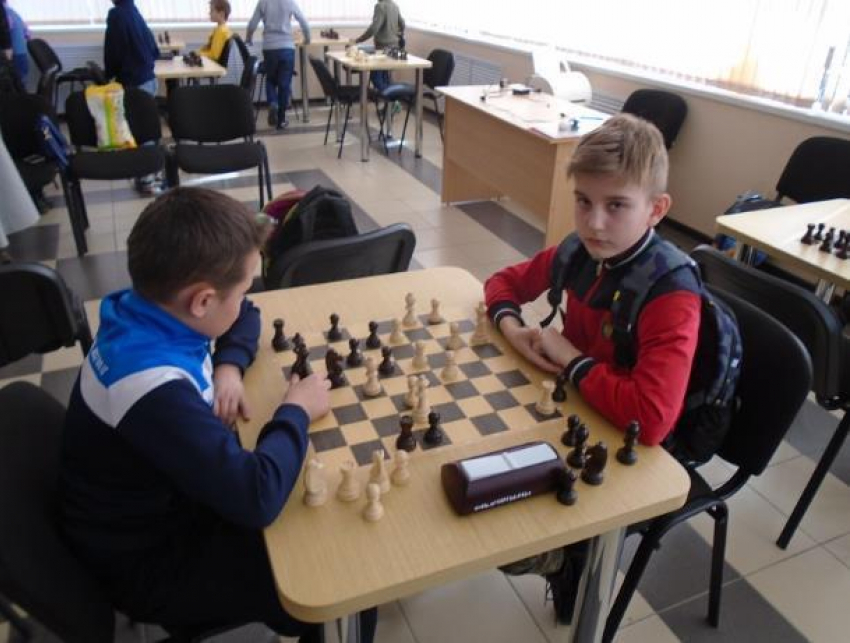 Первый этап областного детско-юношеского Гран-при по быстрым шахматам стартовал в Морозовске