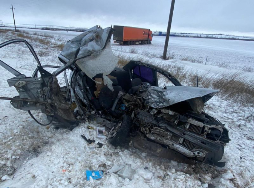 На автодороге «Волгоград-Каменск-Шахтинский-граница с ЛНР» недалеко от Морозовска произошло смертельное ДТП