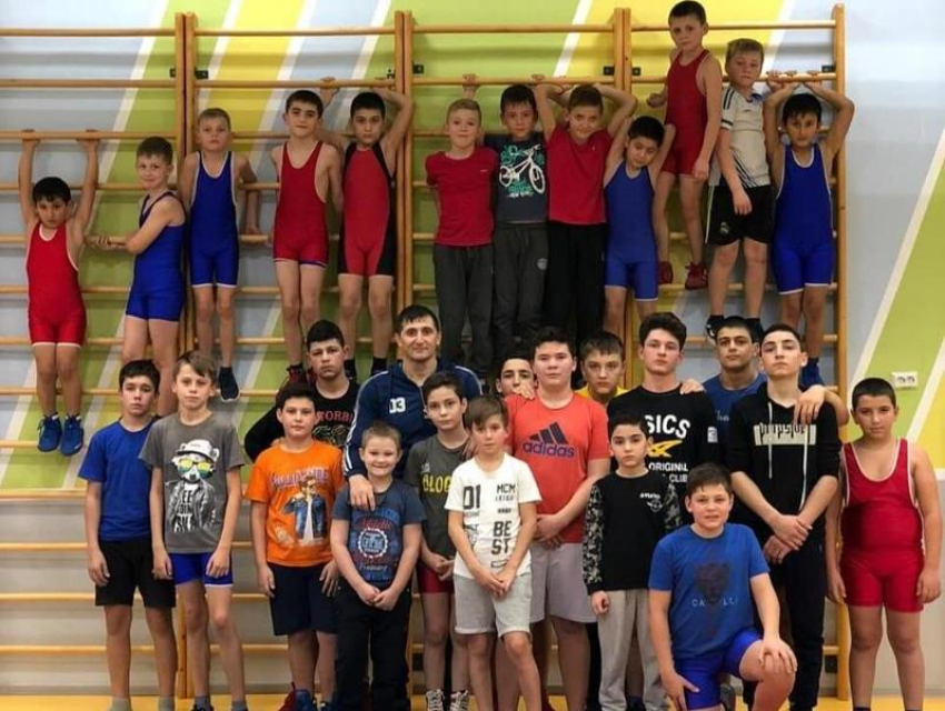 Детско-юношеская спортивная школа города Морозовска объявила набор в секцию вольной борьбы