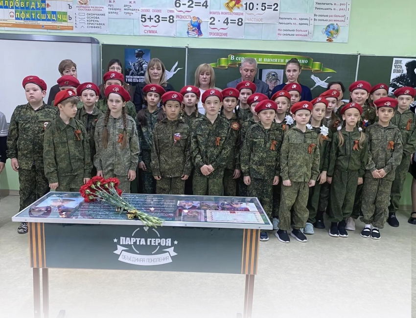 Парту Героя в память о погибшем участнике СВО открыли в Морозовске