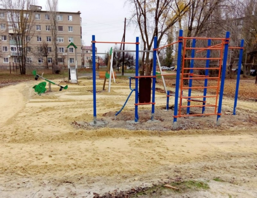 В Морозовске открыли пять новых детских площадок: где появились современные игровые зоны