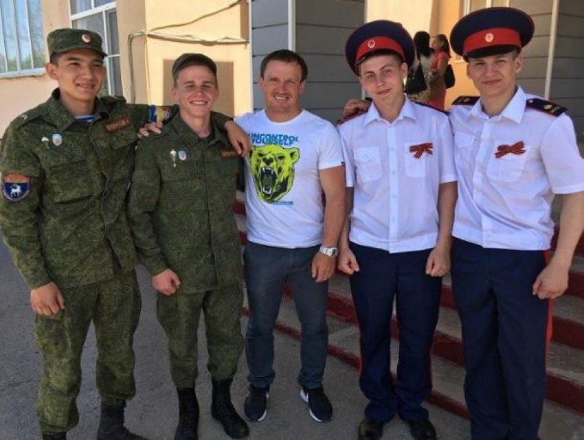 Чемпион мира по гребле побывал на экскурсии в кадетском корпусе Морозовска