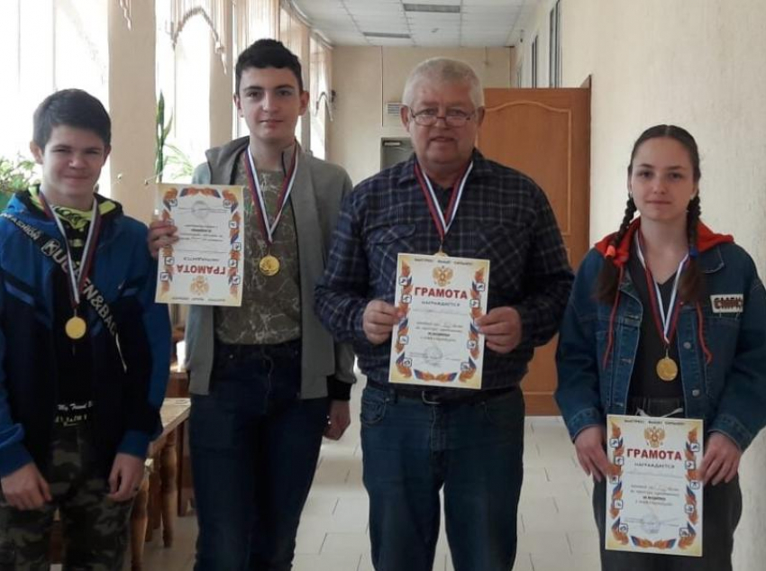 Победителем городских соревнований по шахматам в Морозовске стала команда ДЮСШ
