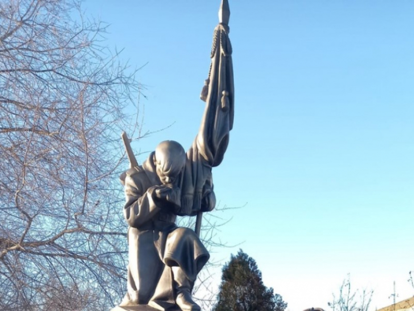 83 года назад погиб летчик сбитого самолета в хуторе Алексеев