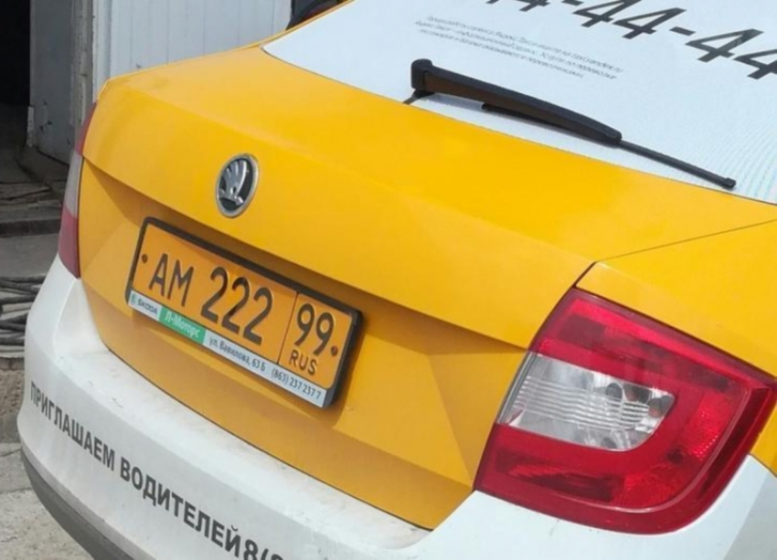Цветовую гамму только желтого или белого цвета введут для всех такси Ростовской области