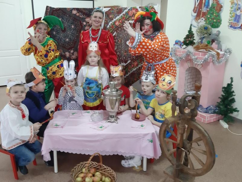 С русским обычаем «кликать коляду» познакомили дошколят в детском саду «Сказка"