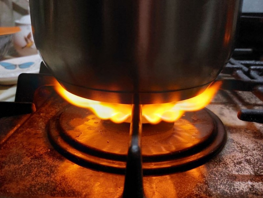 Морозовчане жалуются на красный огонь в газовых плитах