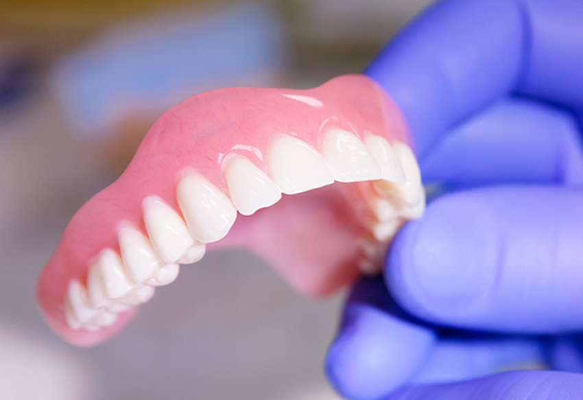 Нужны красивые зубные протезы? Заходи в Справочник