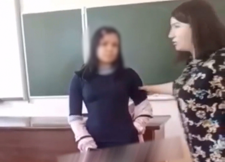 Свою эмоциональную вспышку учительница, смывшая косметику с лица школьницы в Морозовске объяснила «последствиями вакцинации» 