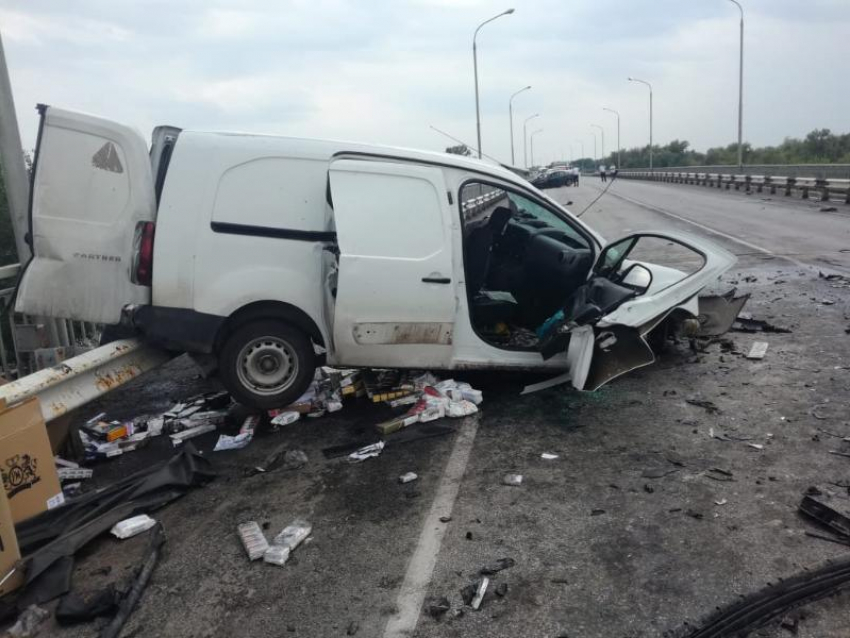 Водитель фургона, пострадавший в ДТП на трассе Морозовск - Цимлянск - Волгодонск скончался в больнице