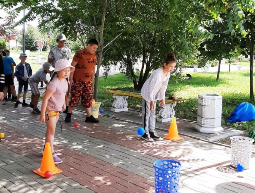 Весело и с пользой проводят время дети в пришкольных лагерях Морозовского района