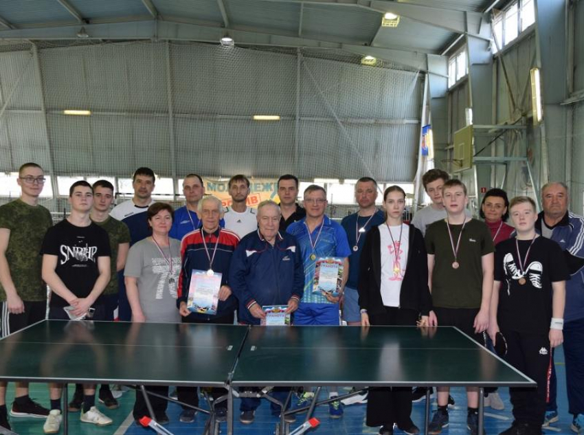 Команда районной спортивной школы оказалась лучшей на соревнованиях по настольному теннису в Морозовске